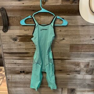 Women’s finis Vapor tech suit size 25